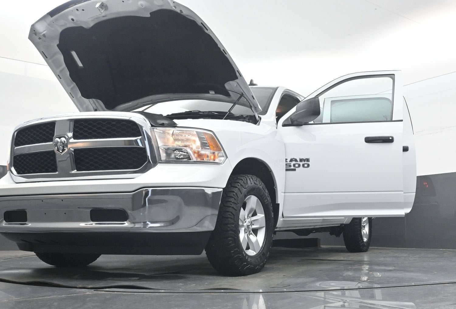 2023 RAM 1500 Classic SLT