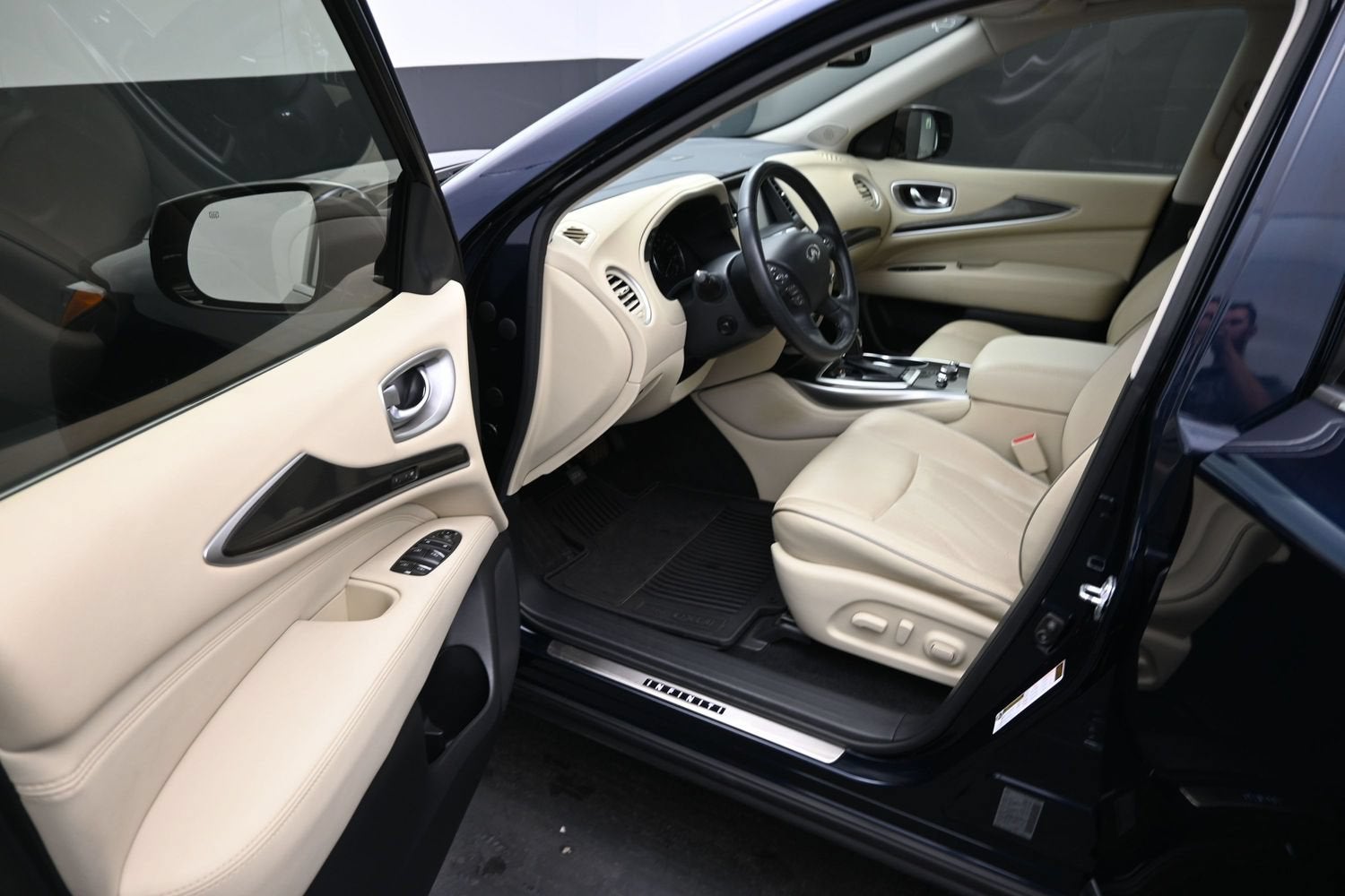 2017 INFINITI QX60 Base