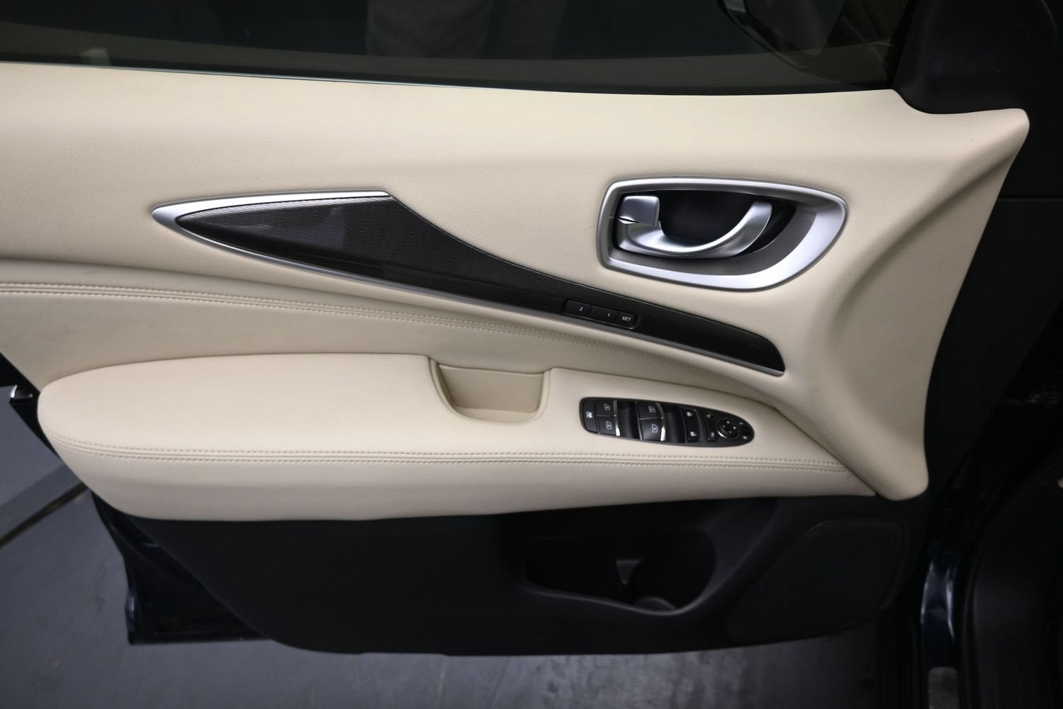 2017 INFINITI QX60 Base
