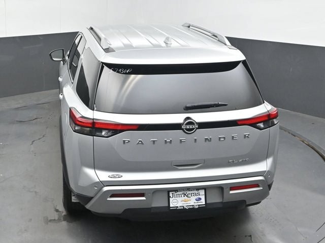 2025 Nissan Pathfinder SL