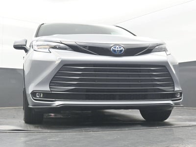 2025 Toyota Sienna Woodland Edition