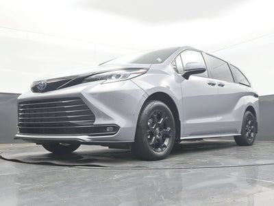 2025 Toyota Sienna Woodland Edition