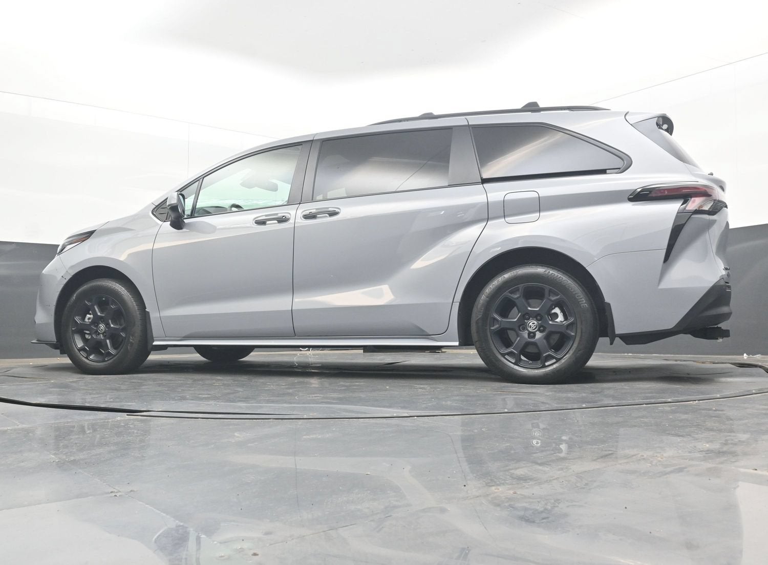 2025 Toyota Sienna Woodland Edition