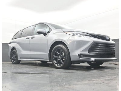 2025 Toyota Sienna Woodland Edition