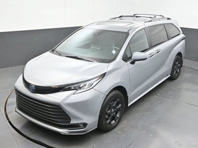 2025 Toyota Sienna Woodland Edition