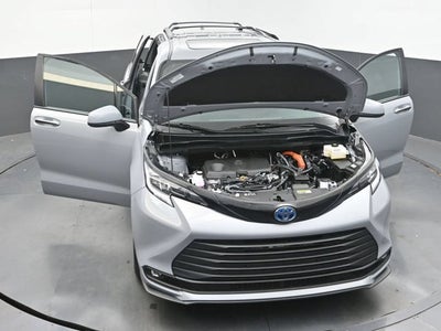 2025 Toyota Sienna Woodland Edition