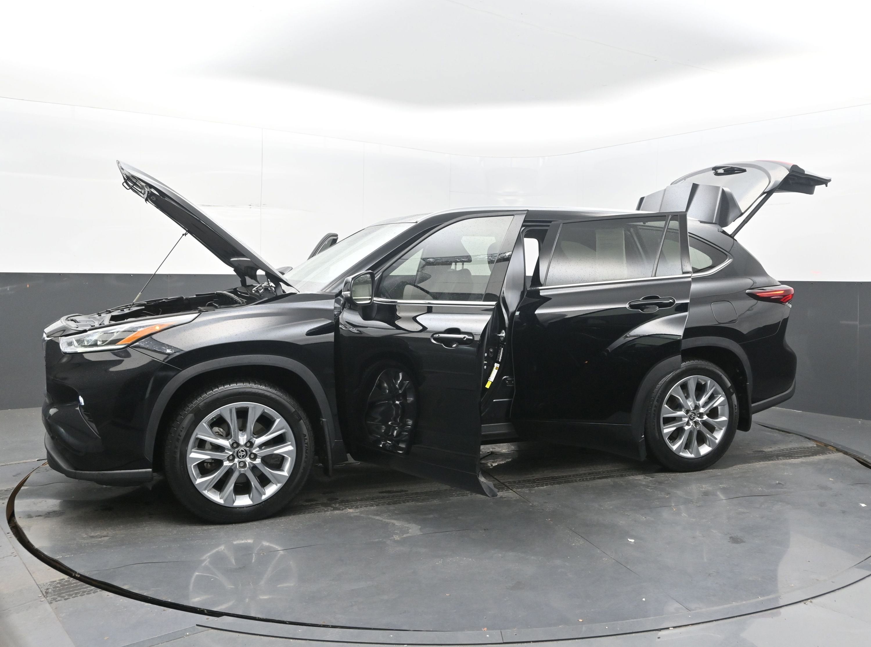 2024 Toyota Highlander LE