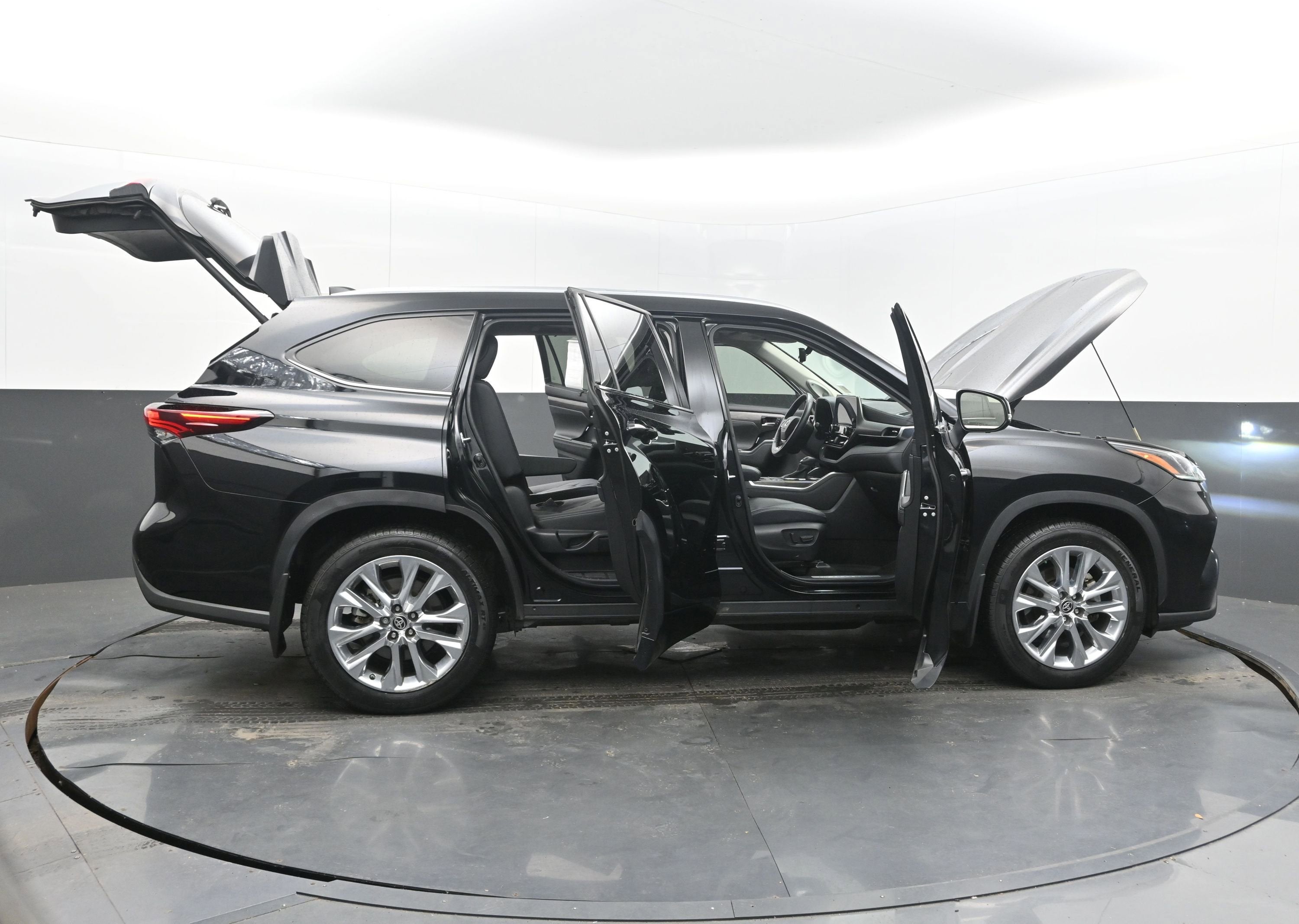 2024 Toyota Highlander LE
