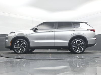 2023 Mitsubishi Outlander SE