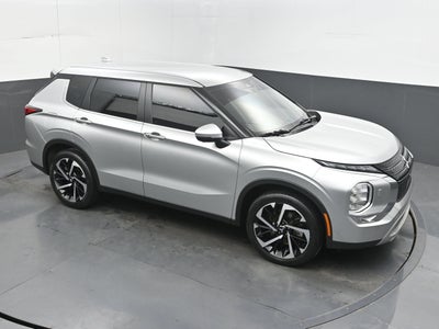2023 Mitsubishi Outlander SE