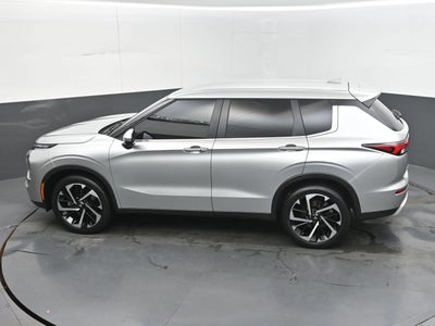2023 Mitsubishi Outlander SE