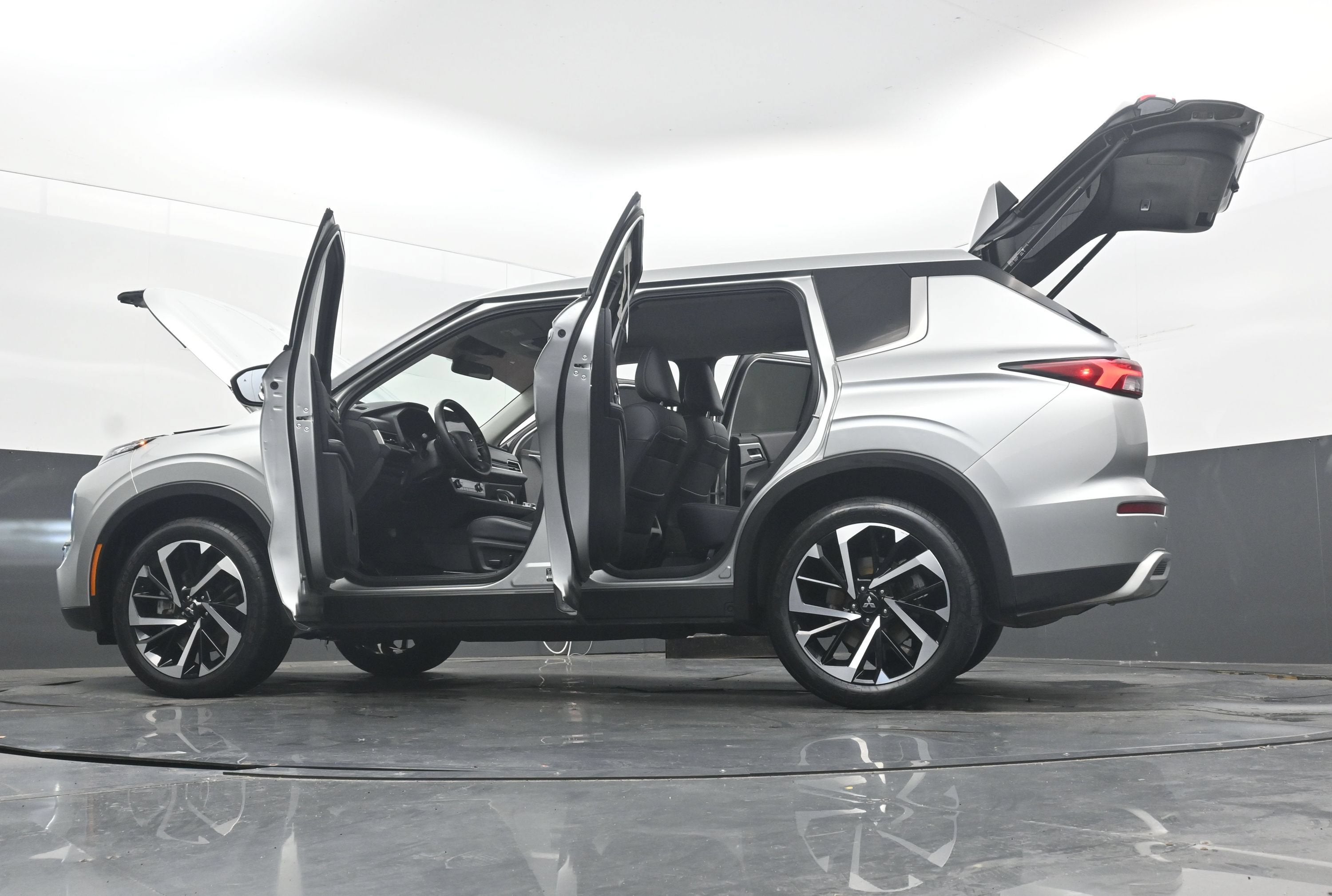 2023 Mitsubishi Outlander SE