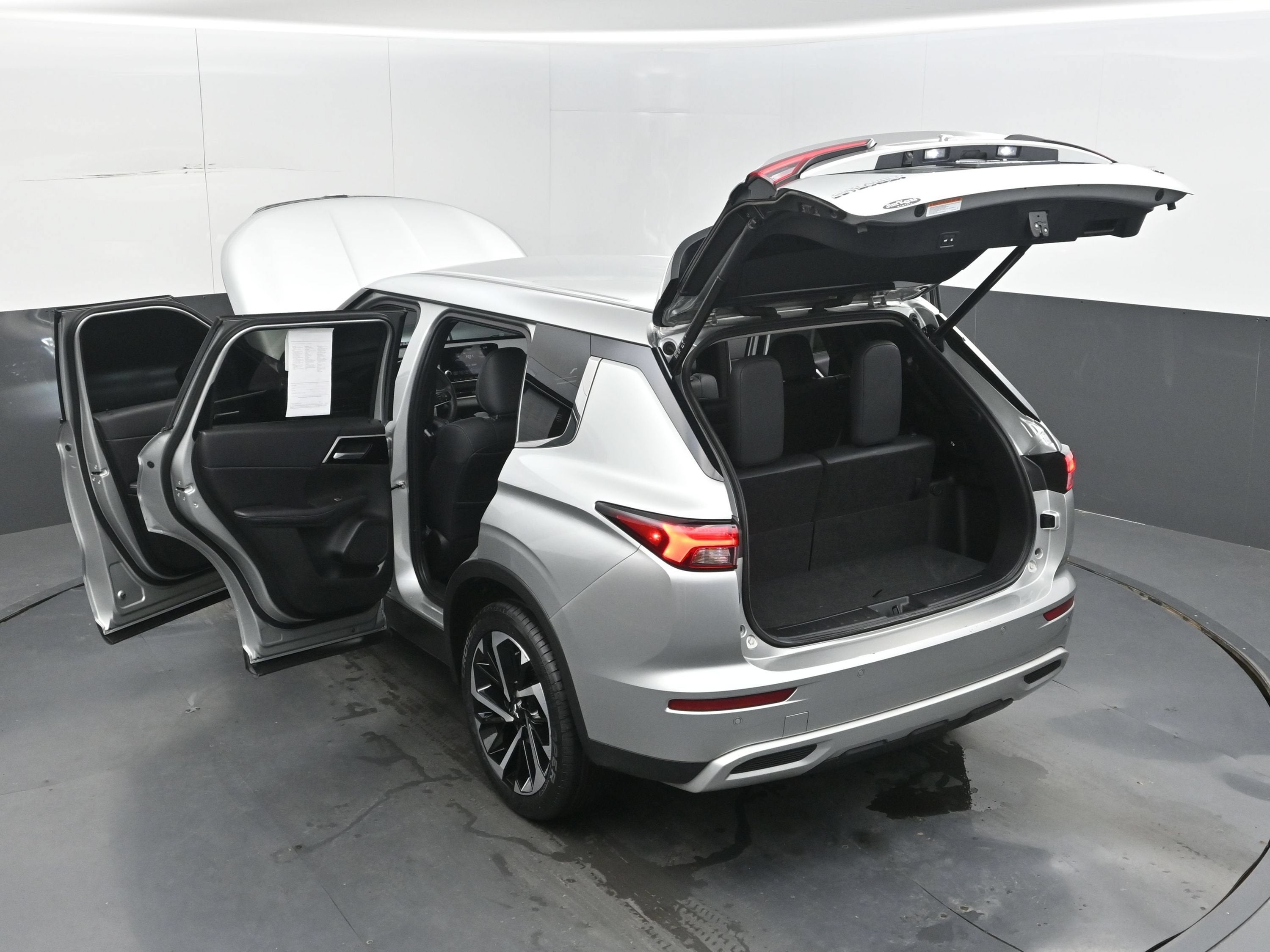 2023 Mitsubishi Outlander SE