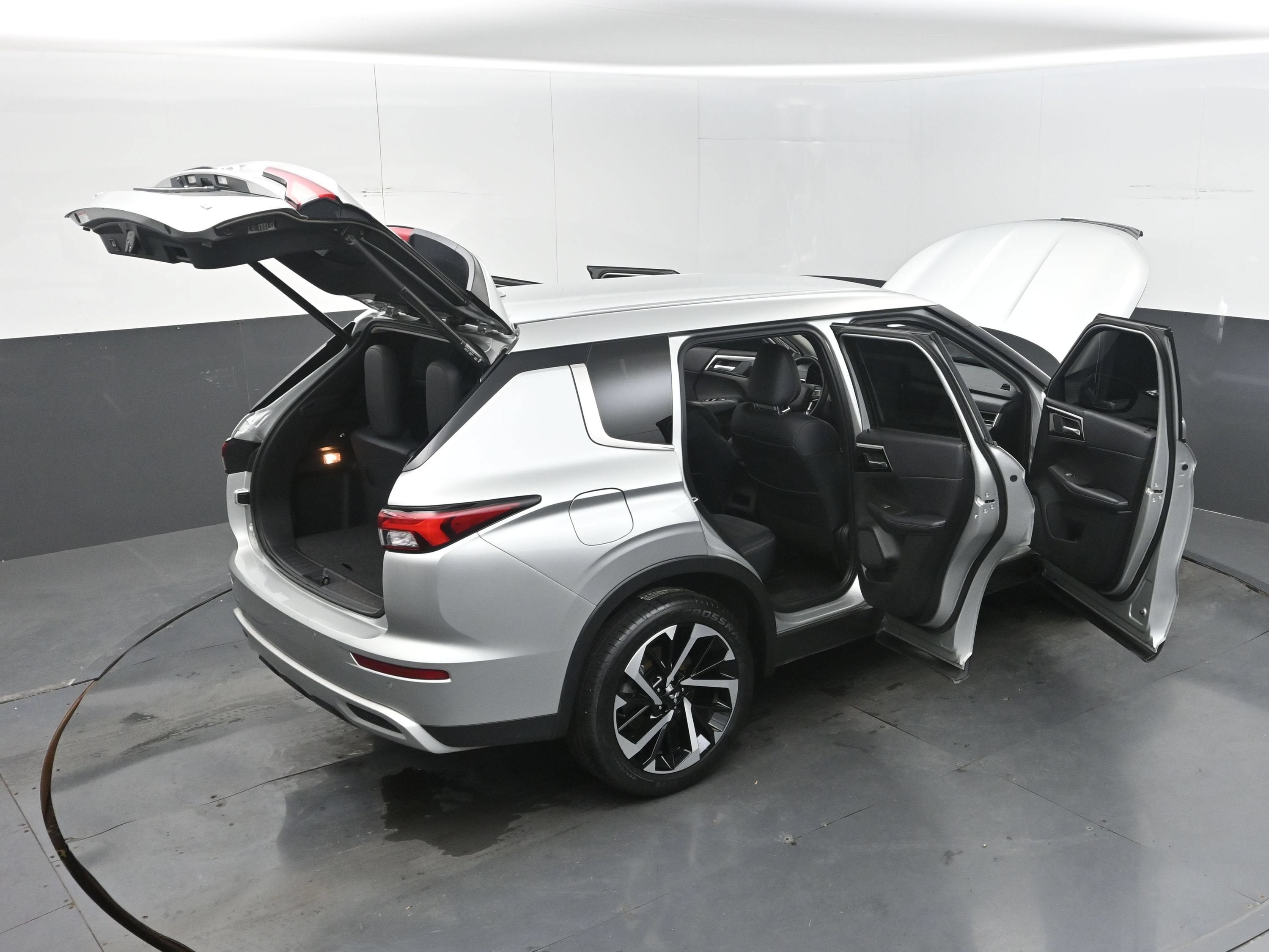2023 Mitsubishi Outlander SE