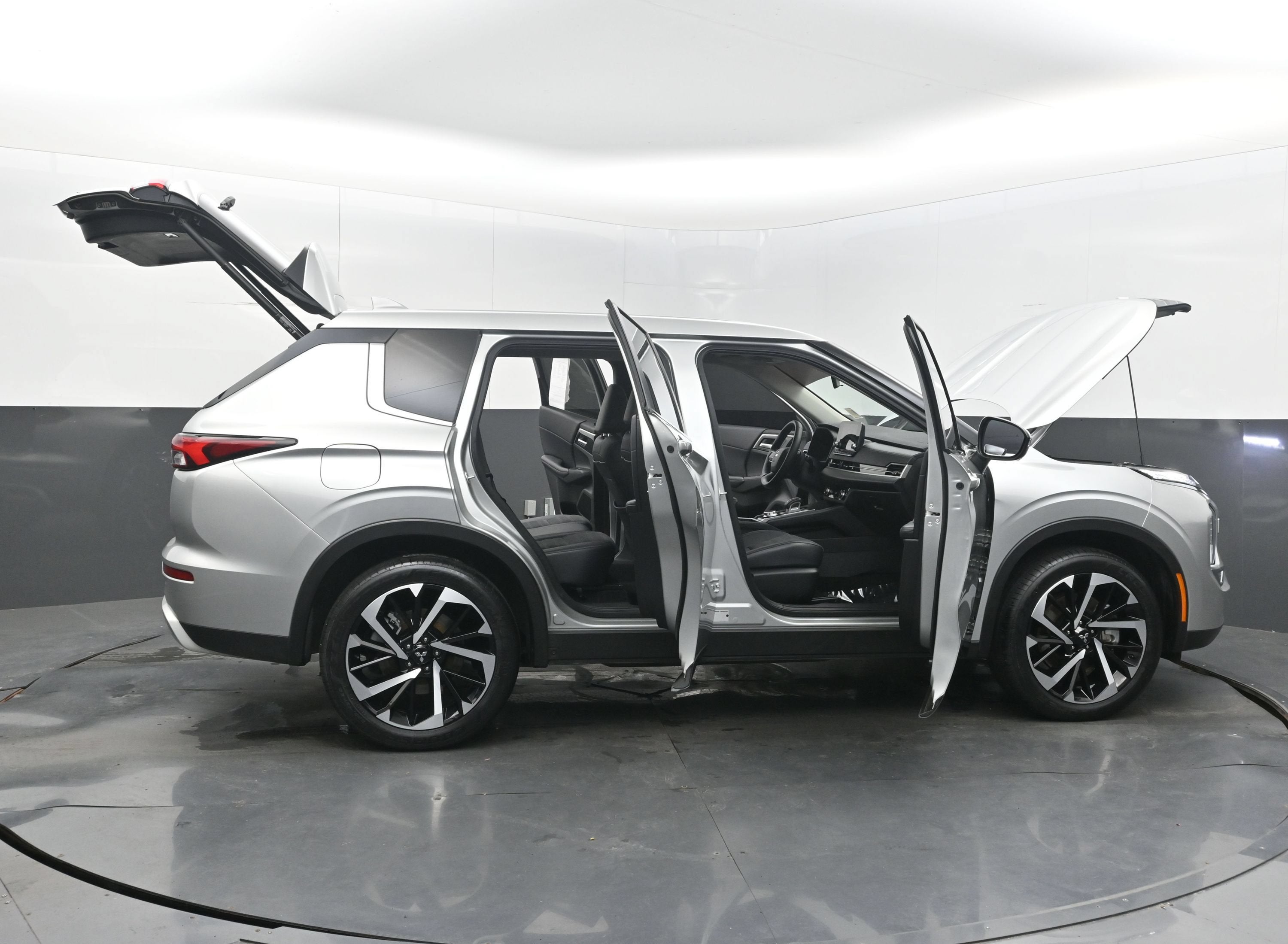 2023 Mitsubishi Outlander SE