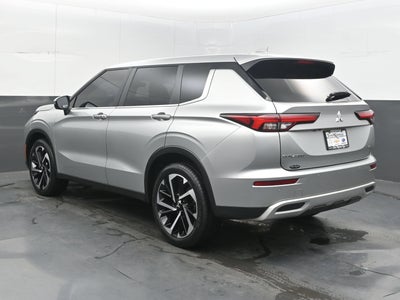 2023 Mitsubishi Outlander SE