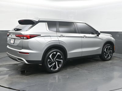 2023 Mitsubishi Outlander SE