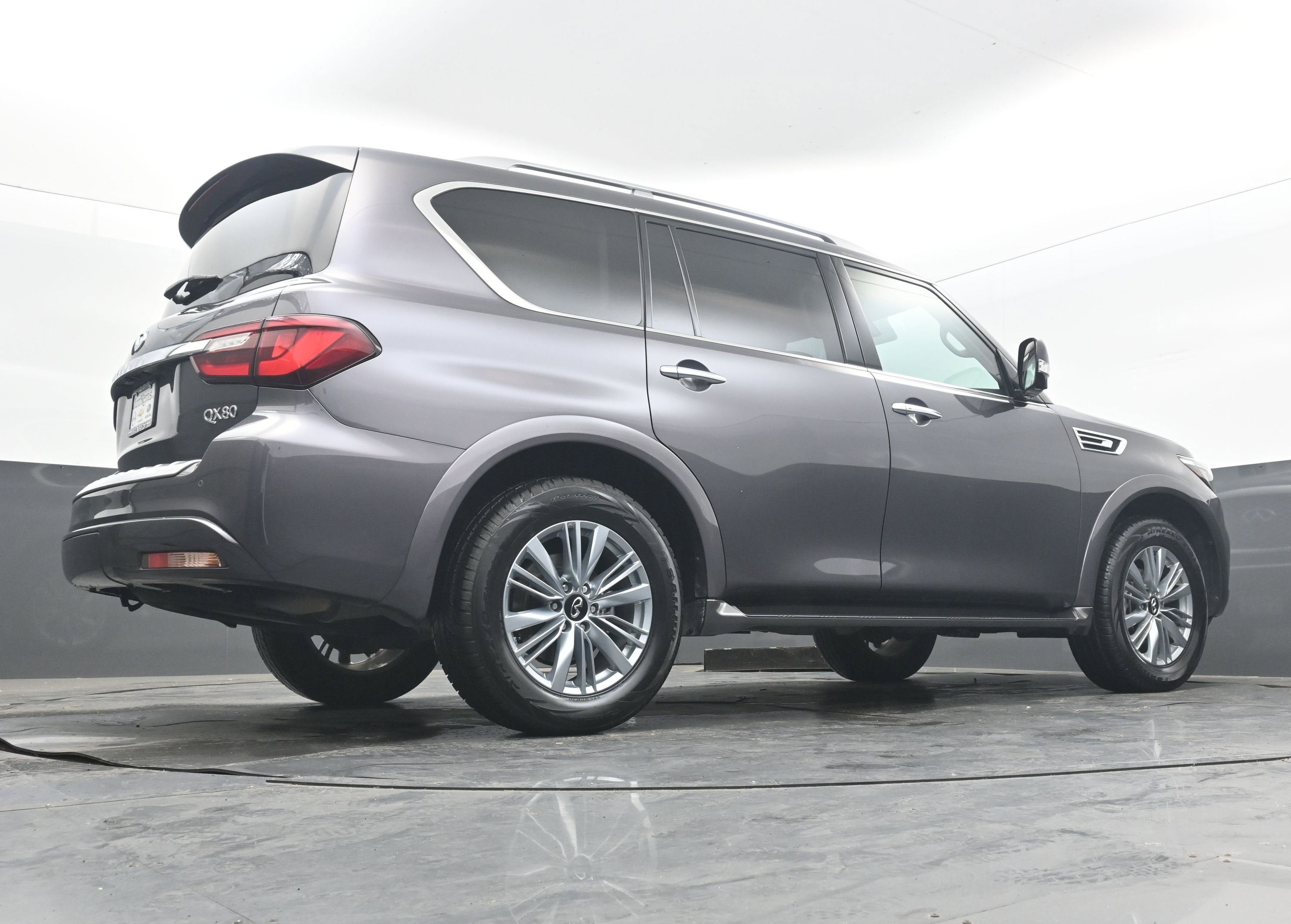 2024 INFINITI QX80 LUXE