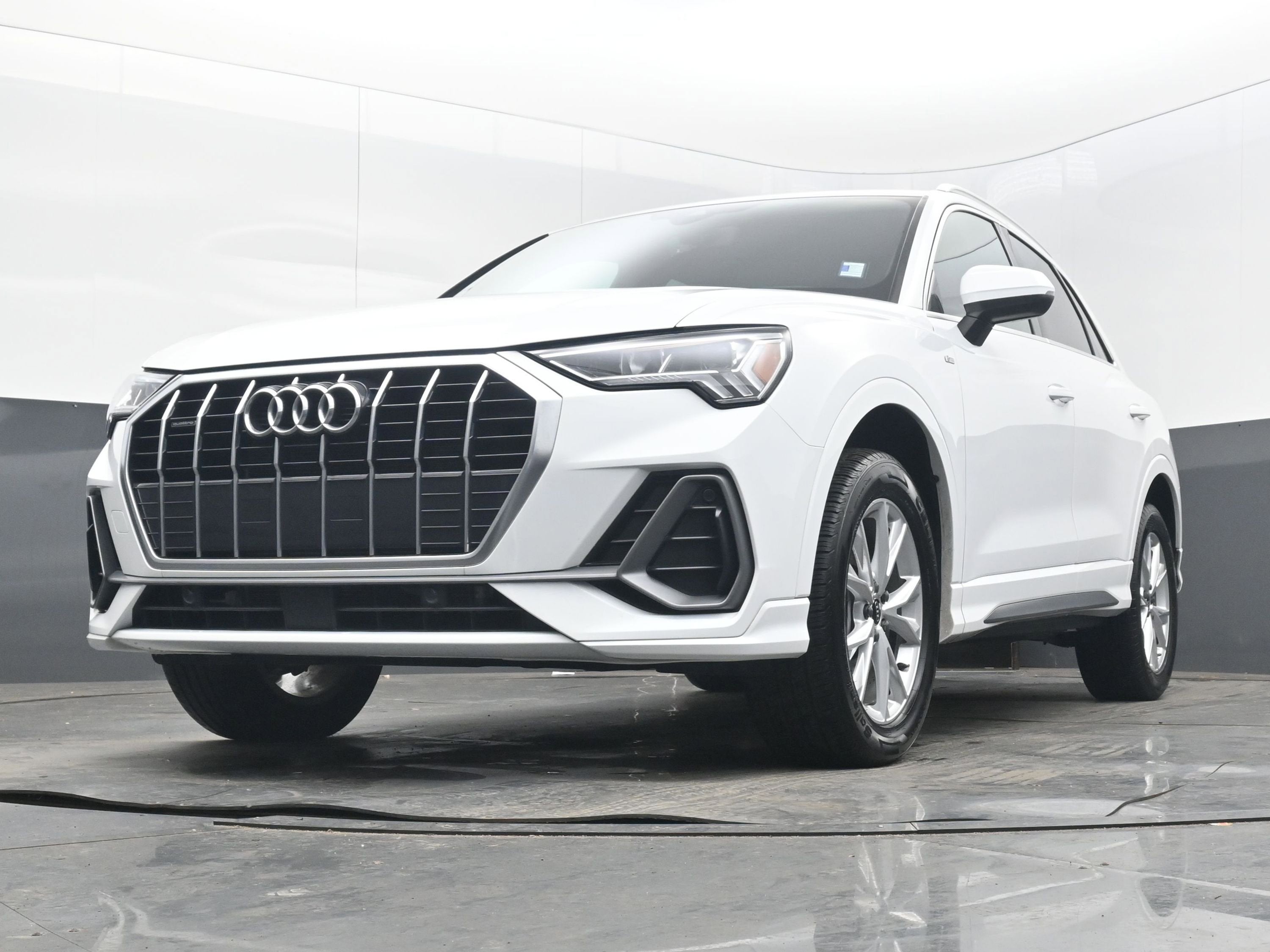 2024 Audi Q3 S line Premium