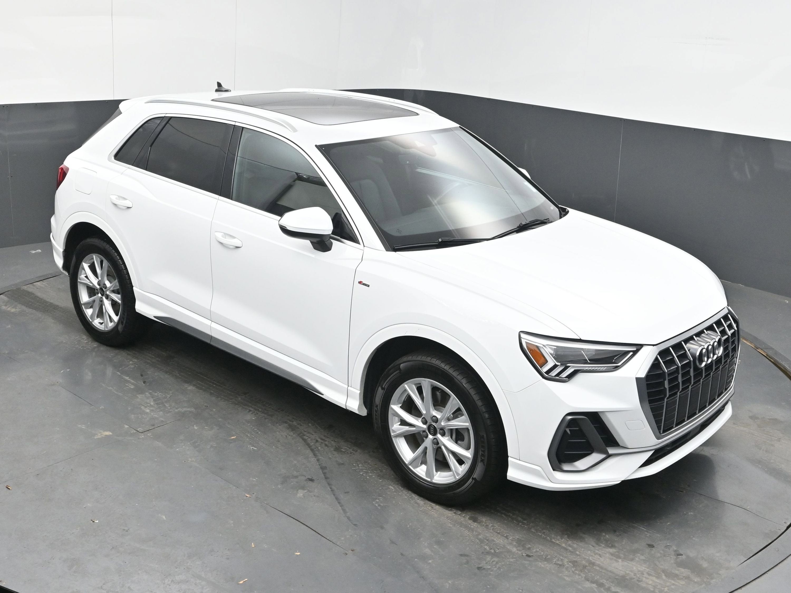 2024 Audi Q3 S line Premium