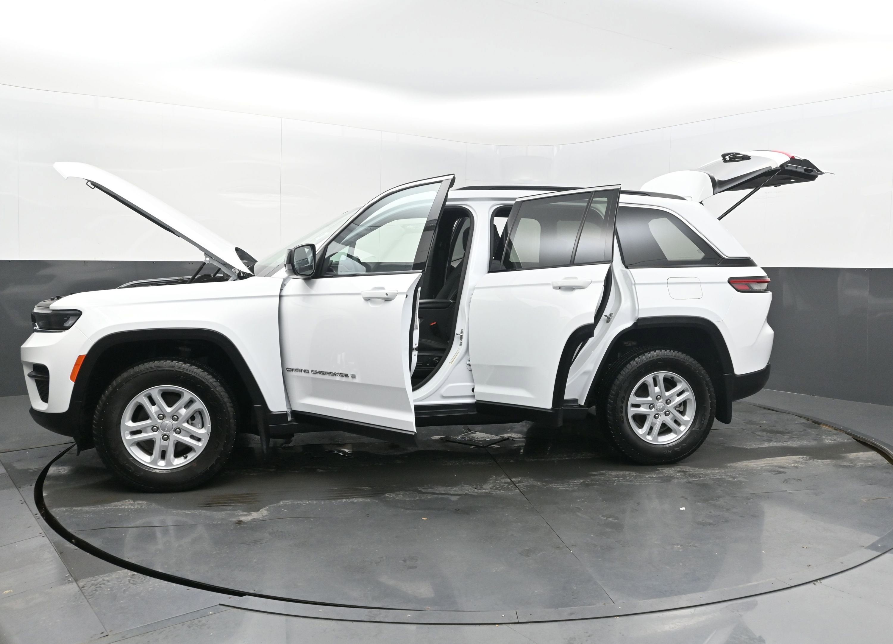 2024 Jeep Grand Cherokee Laredo