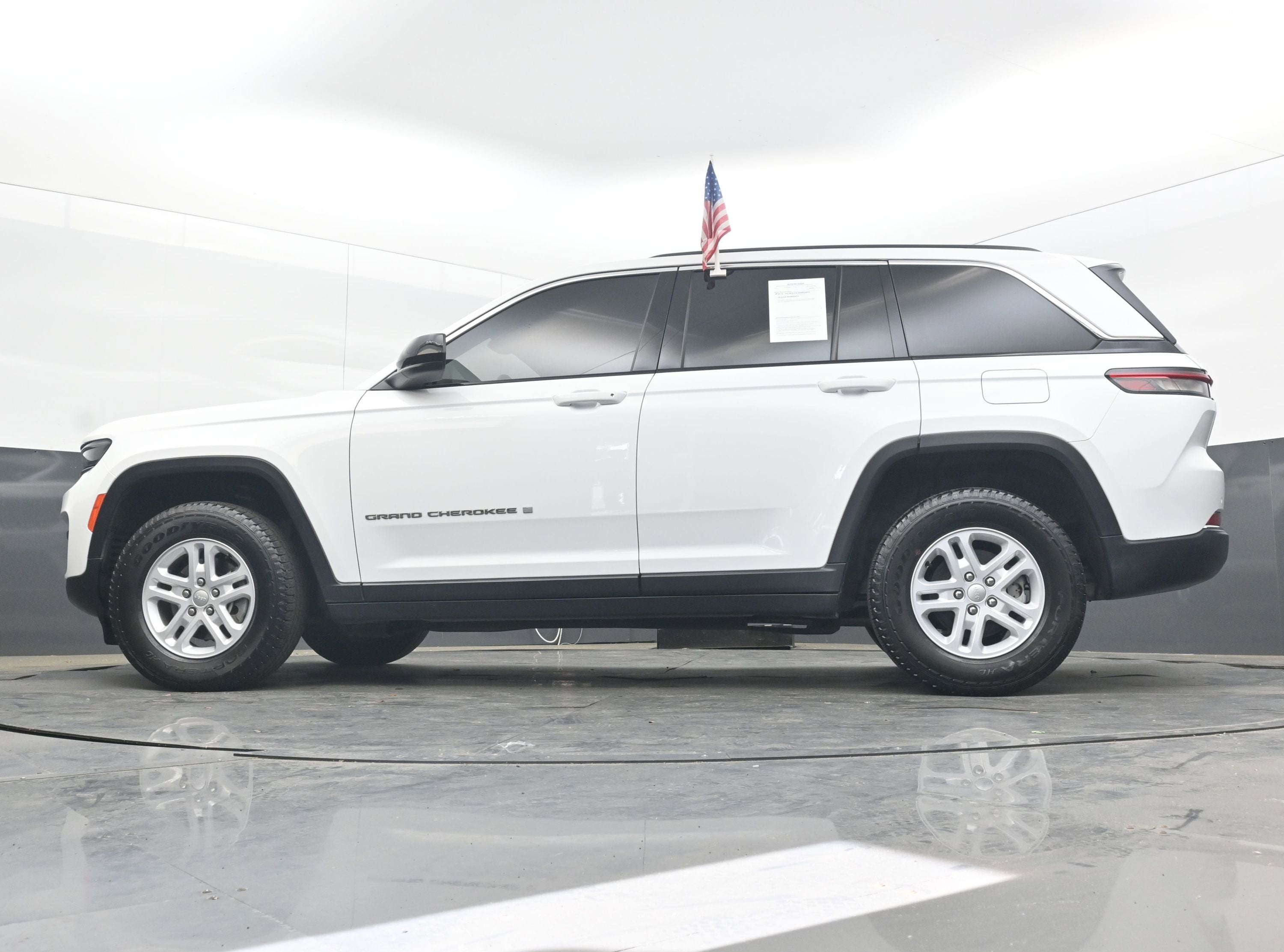 2023 Jeep Grand Cherokee Laredo
