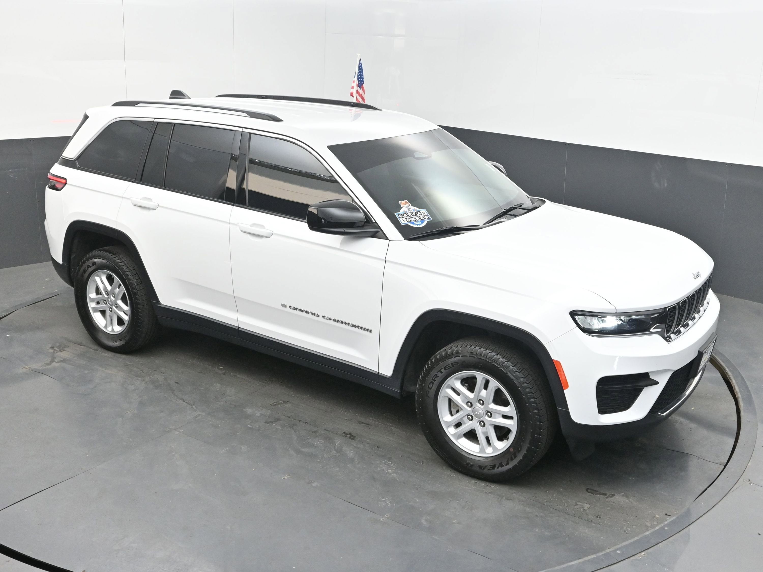 2023 Jeep Grand Cherokee Laredo