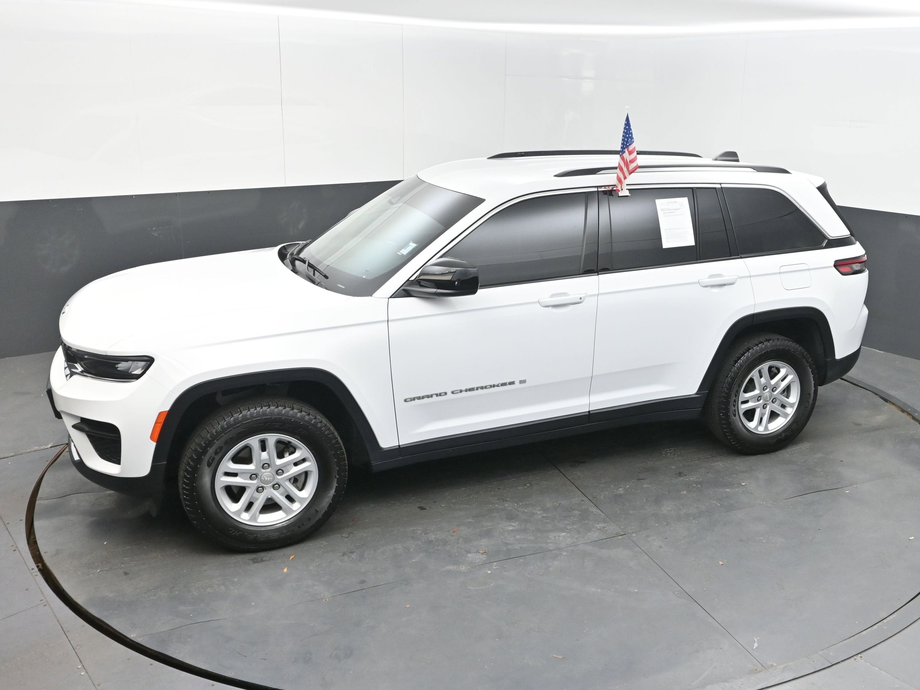 2023 Jeep Grand Cherokee Laredo