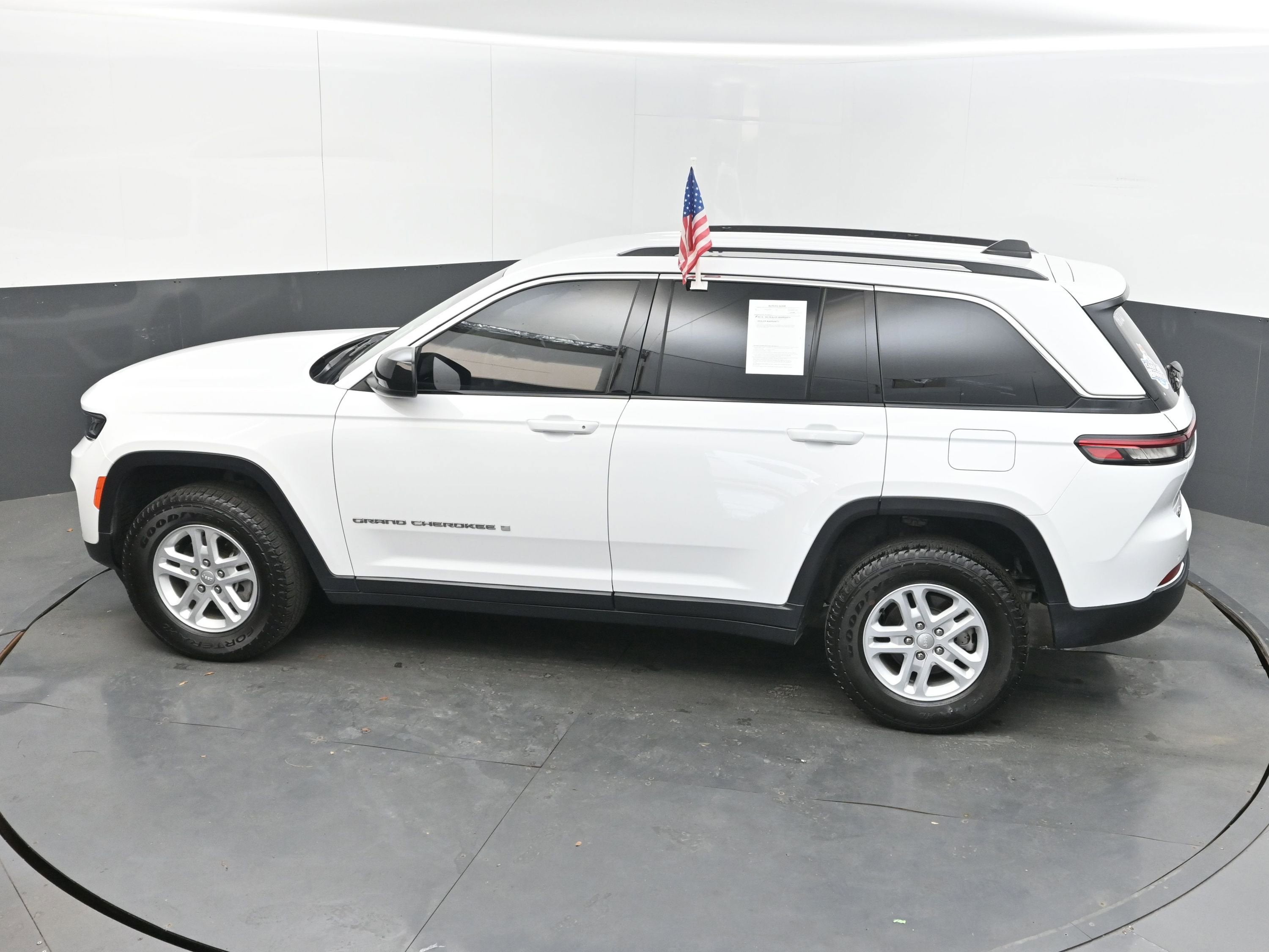 2023 Jeep Grand Cherokee Laredo