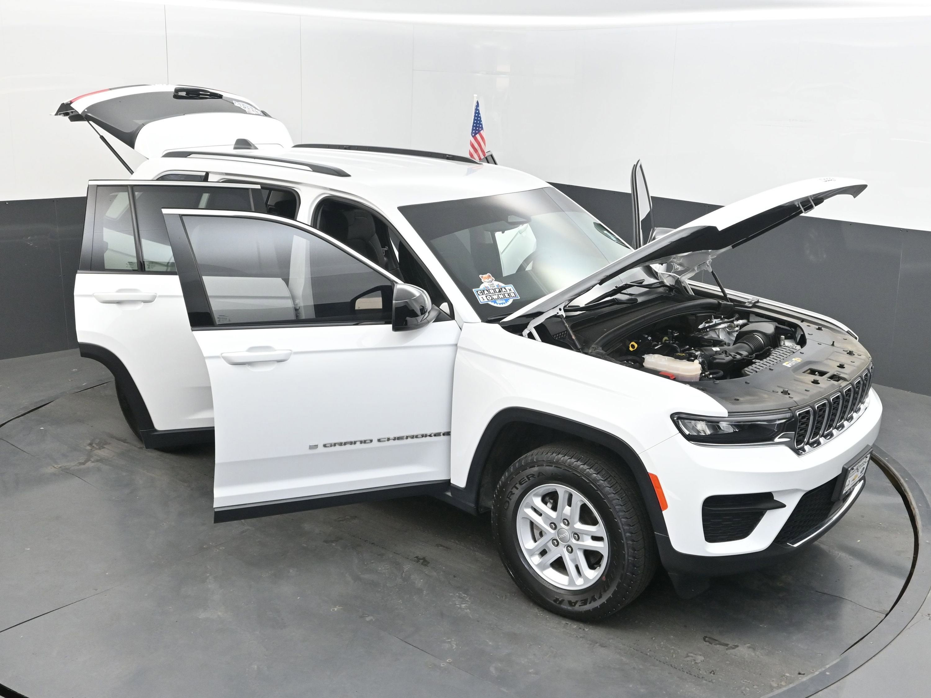 2023 Jeep Grand Cherokee Laredo