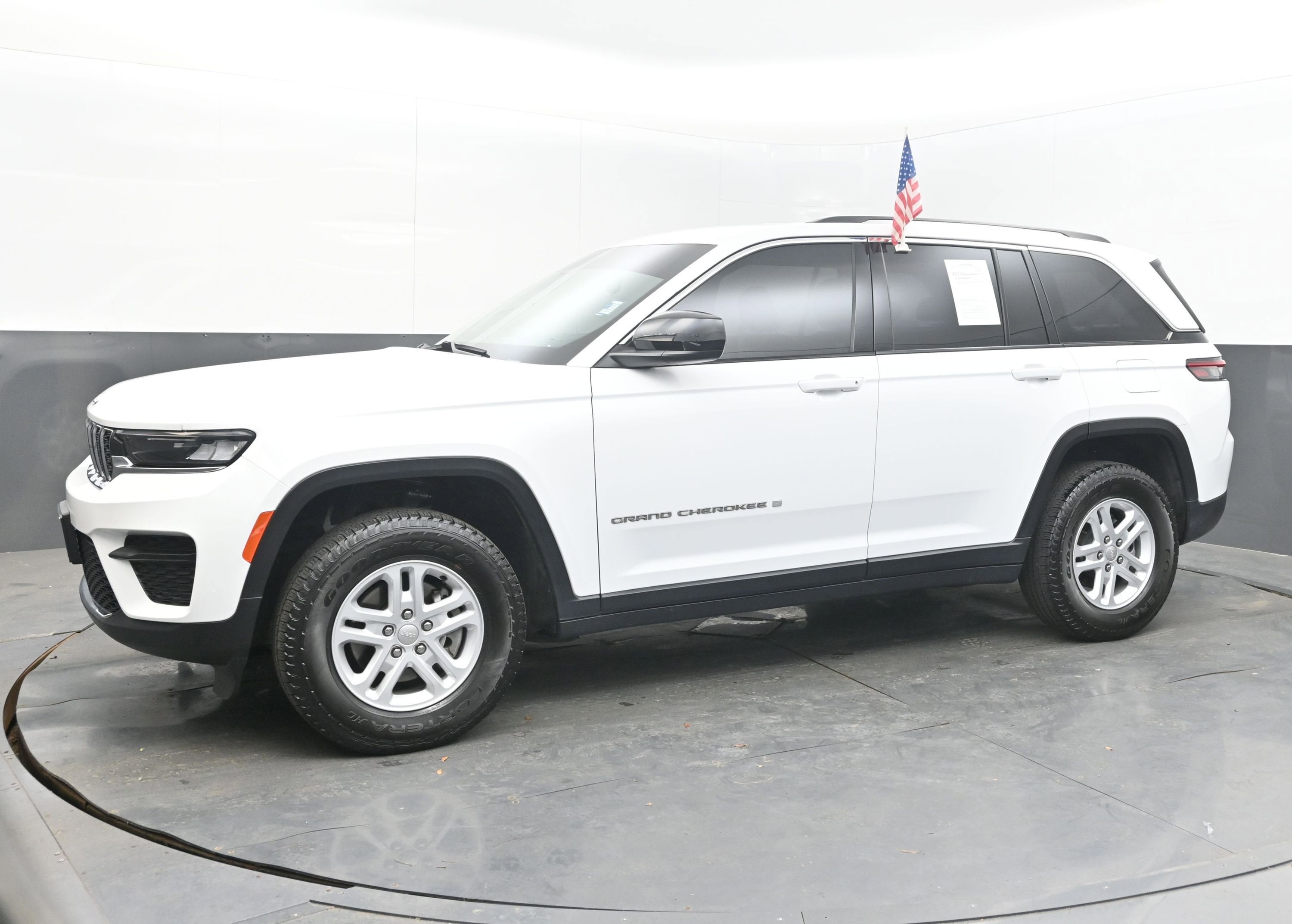 2023 Jeep Grand Cherokee Laredo