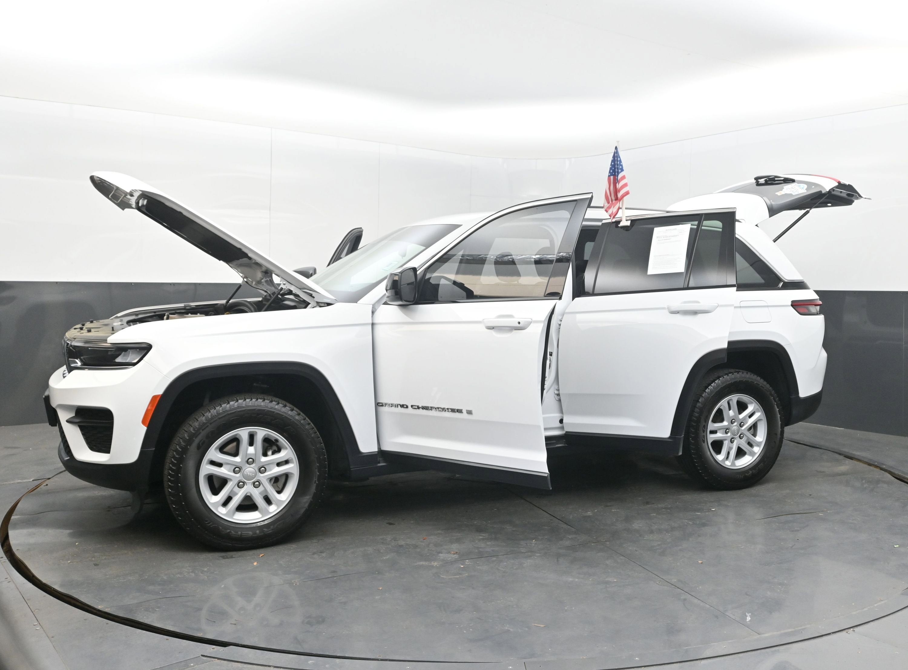 2023 Jeep Grand Cherokee Laredo
