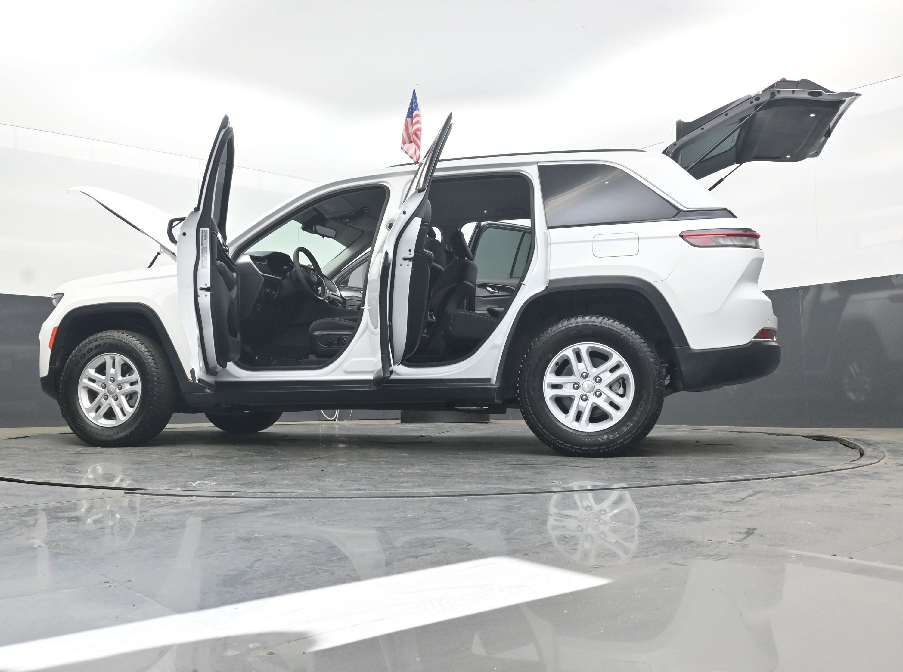 2023 Jeep Grand Cherokee Laredo