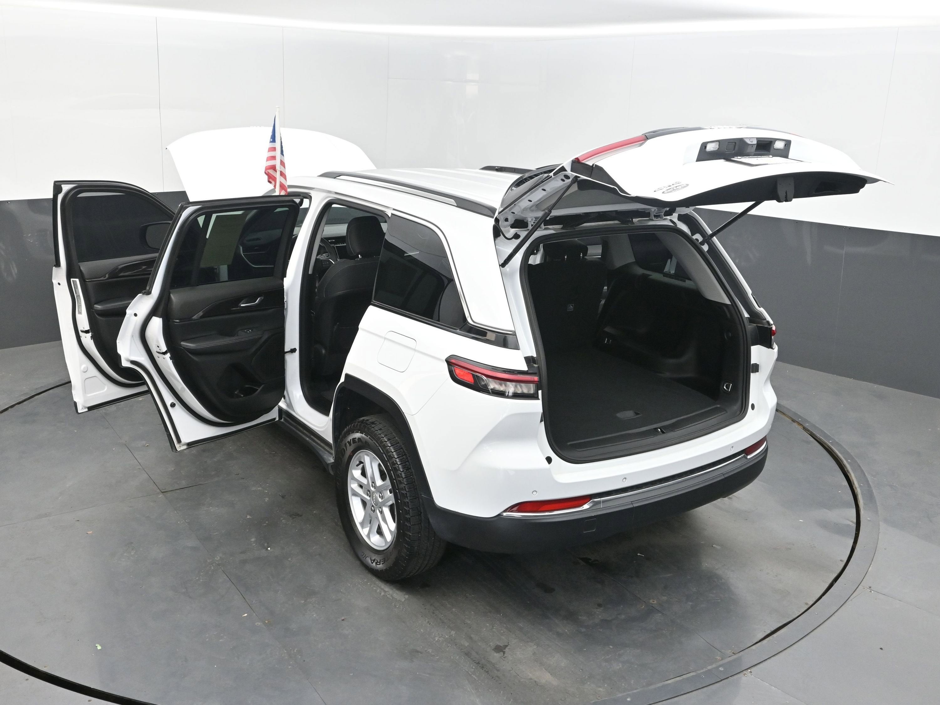 2023 Jeep Grand Cherokee Laredo