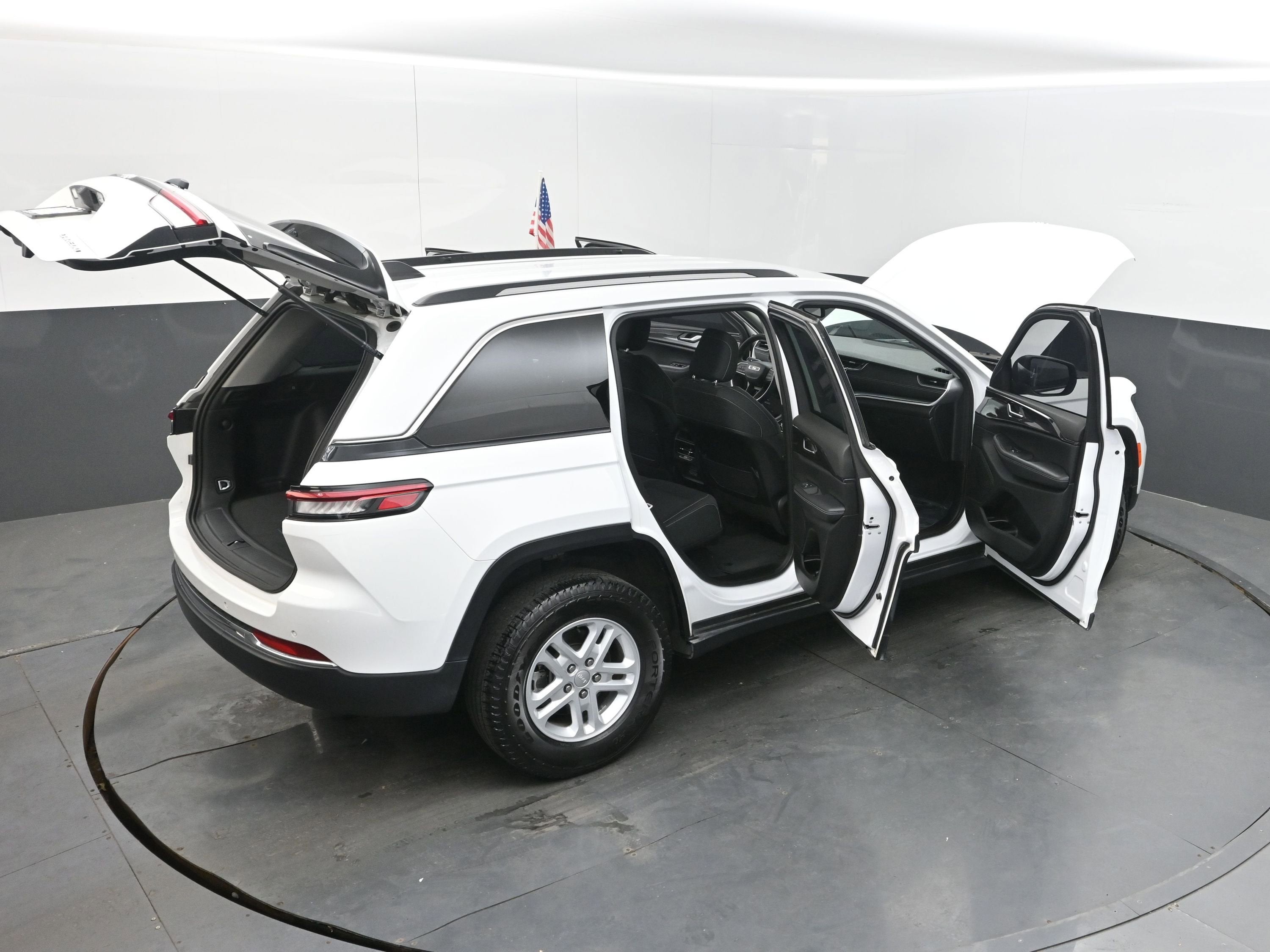 2023 Jeep Grand Cherokee Laredo