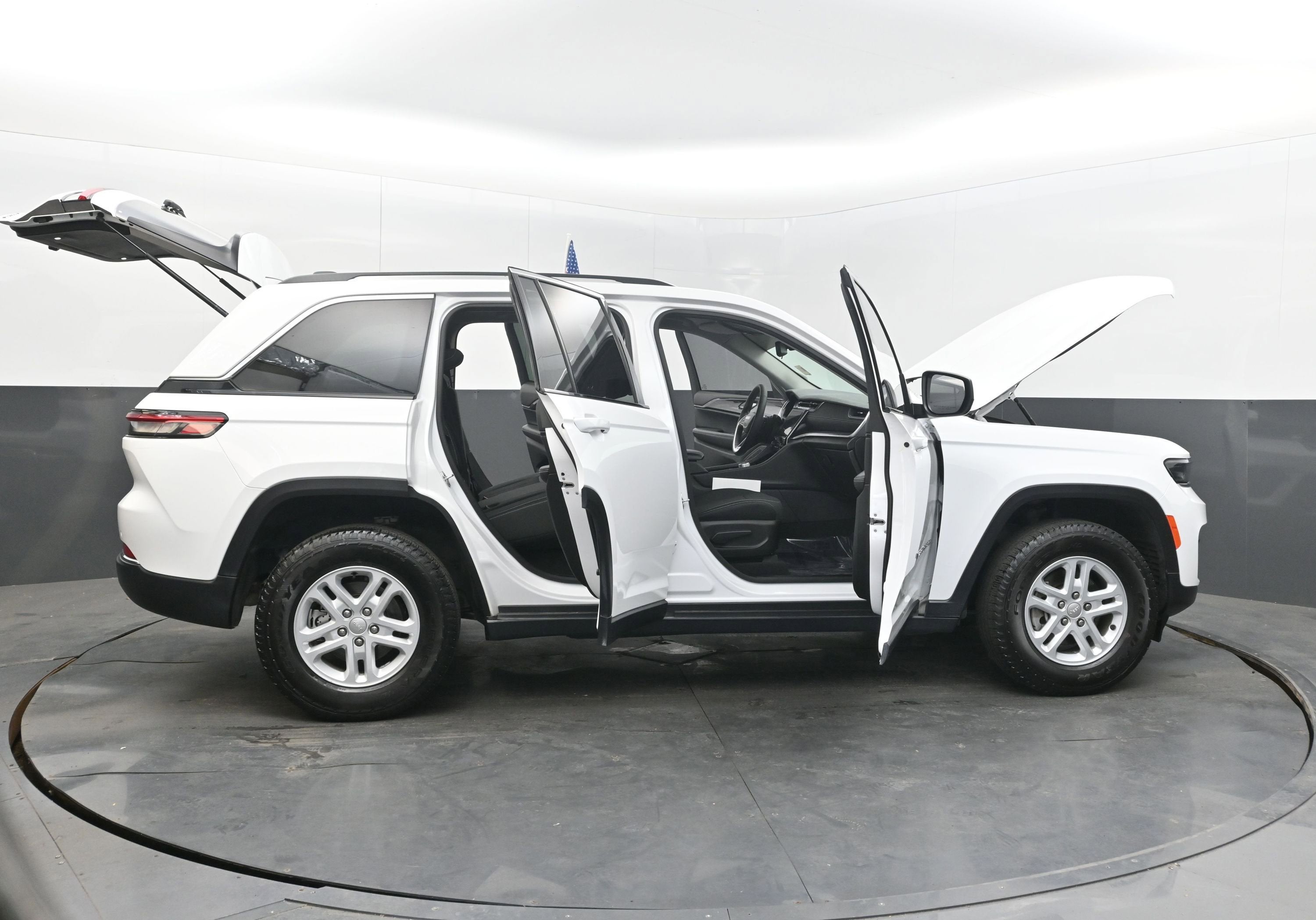 2023 Jeep Grand Cherokee Laredo