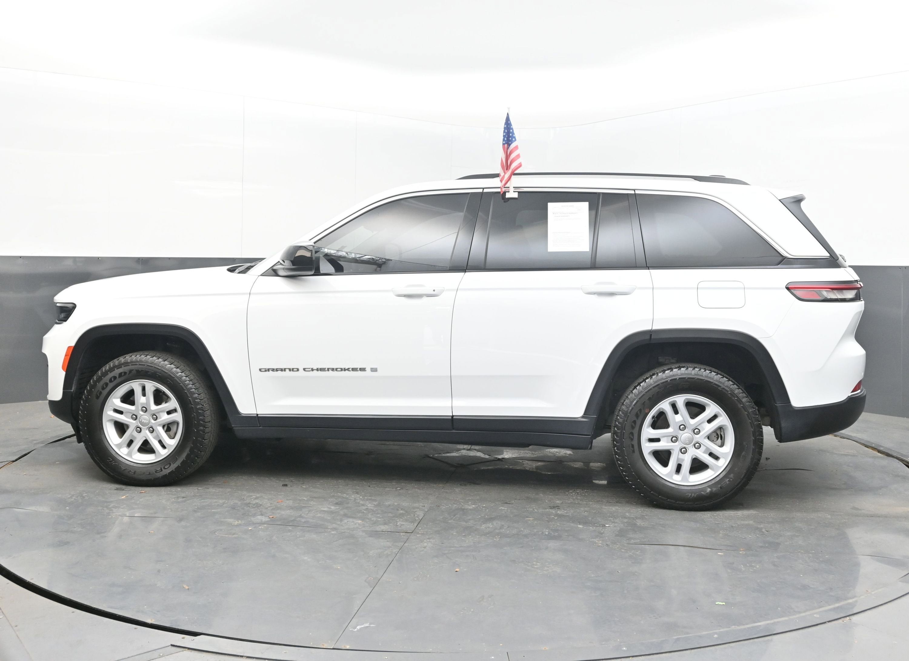 2023 Jeep Grand Cherokee Laredo