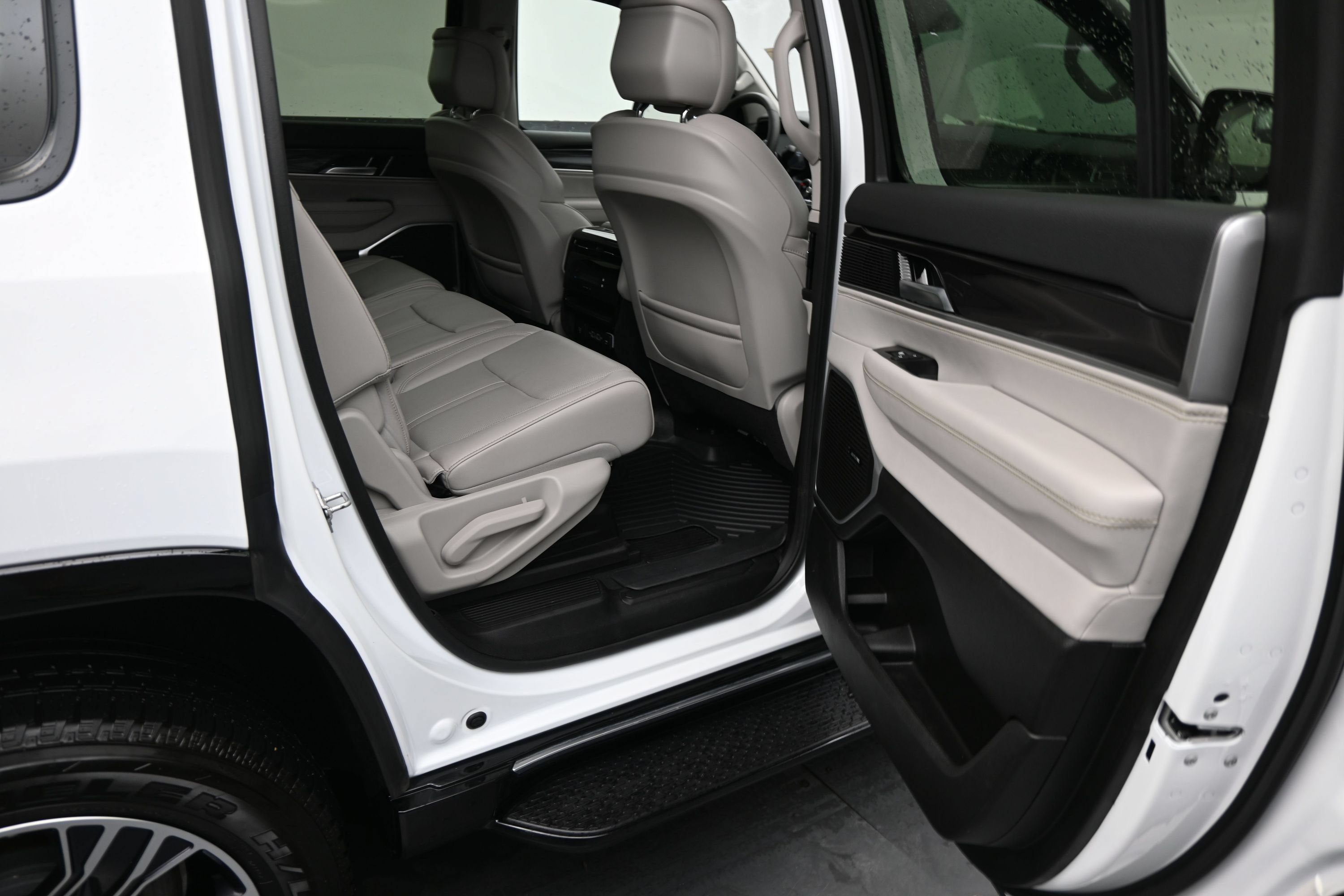 2024 Jeep Wagoneer Base