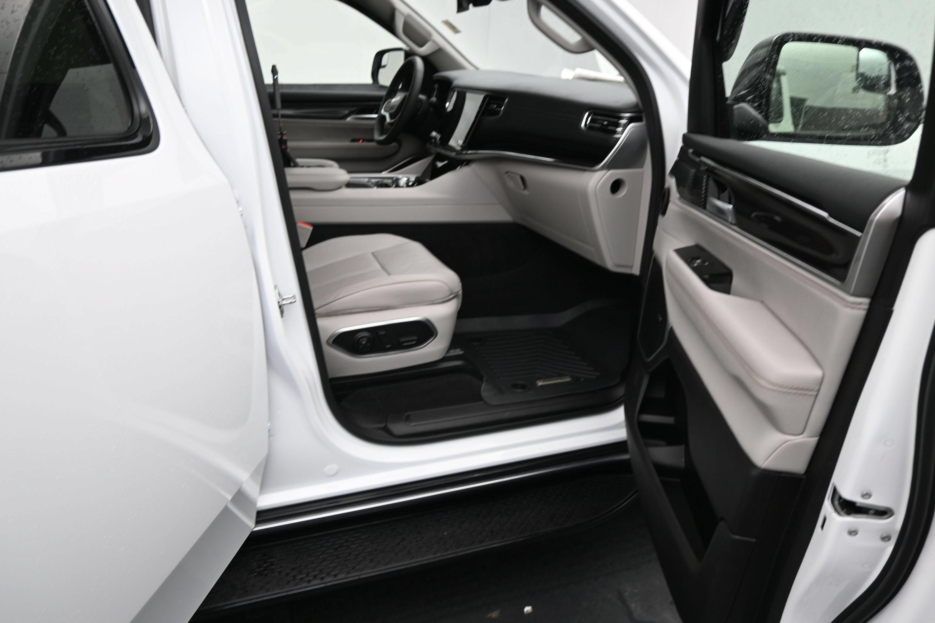 2024 Jeep Wagoneer Base