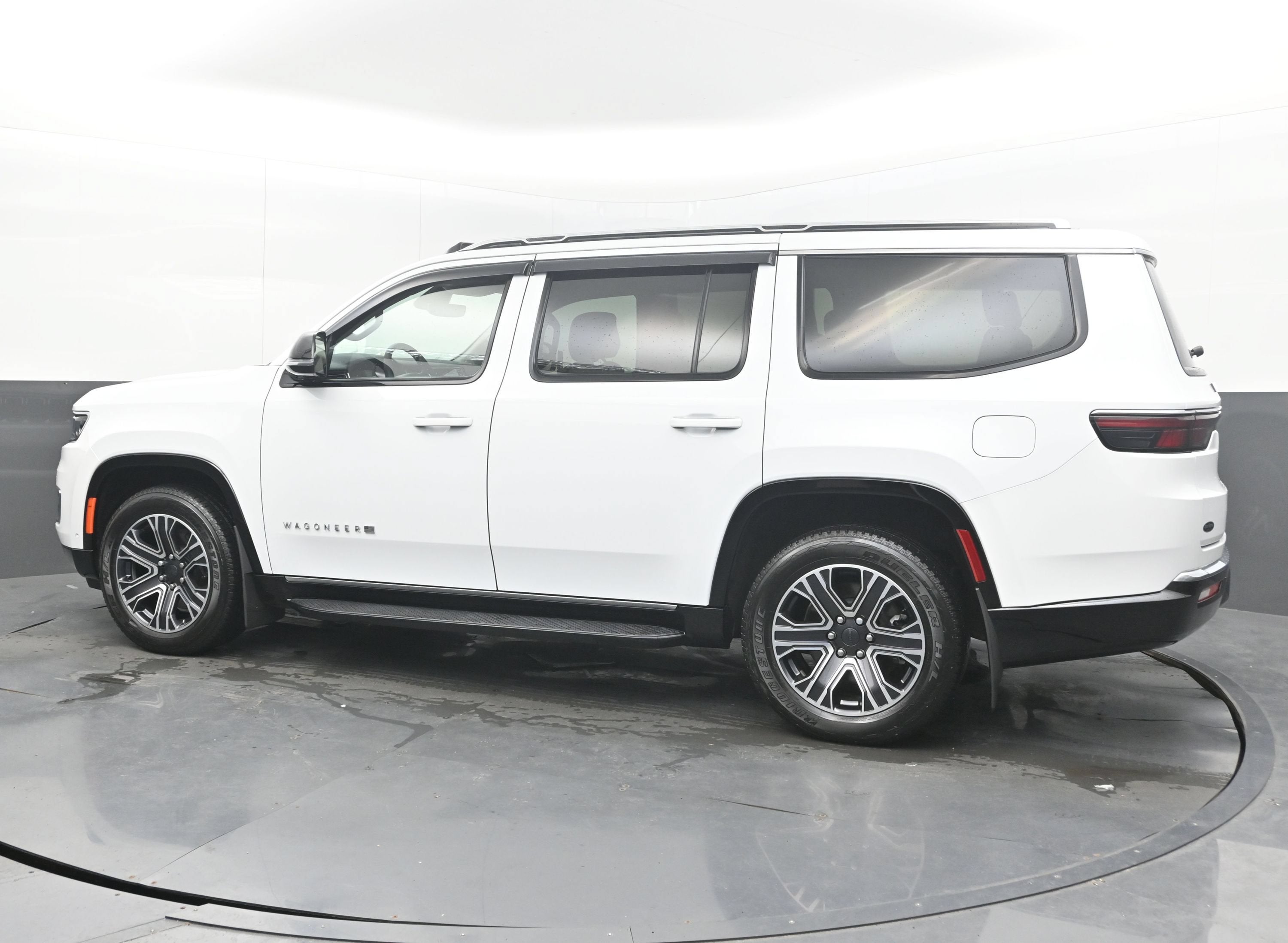 2024 Jeep Wagoneer Base