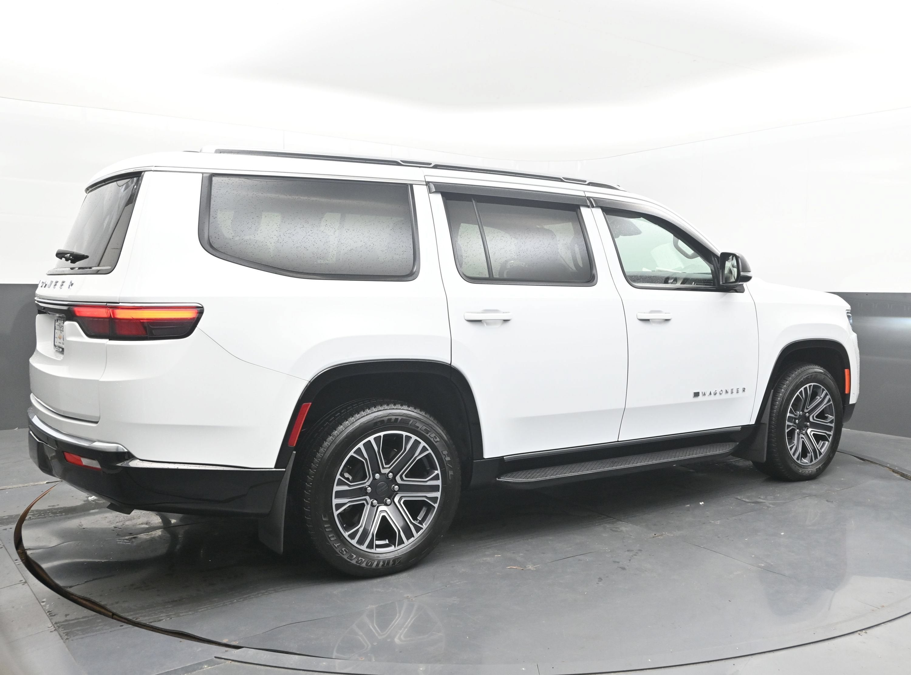 2024 Jeep Wagoneer Base