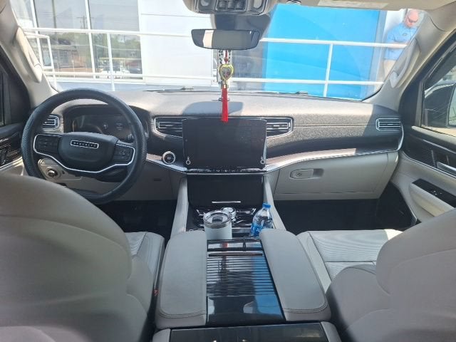 2024 Jeep Wagoneer Base