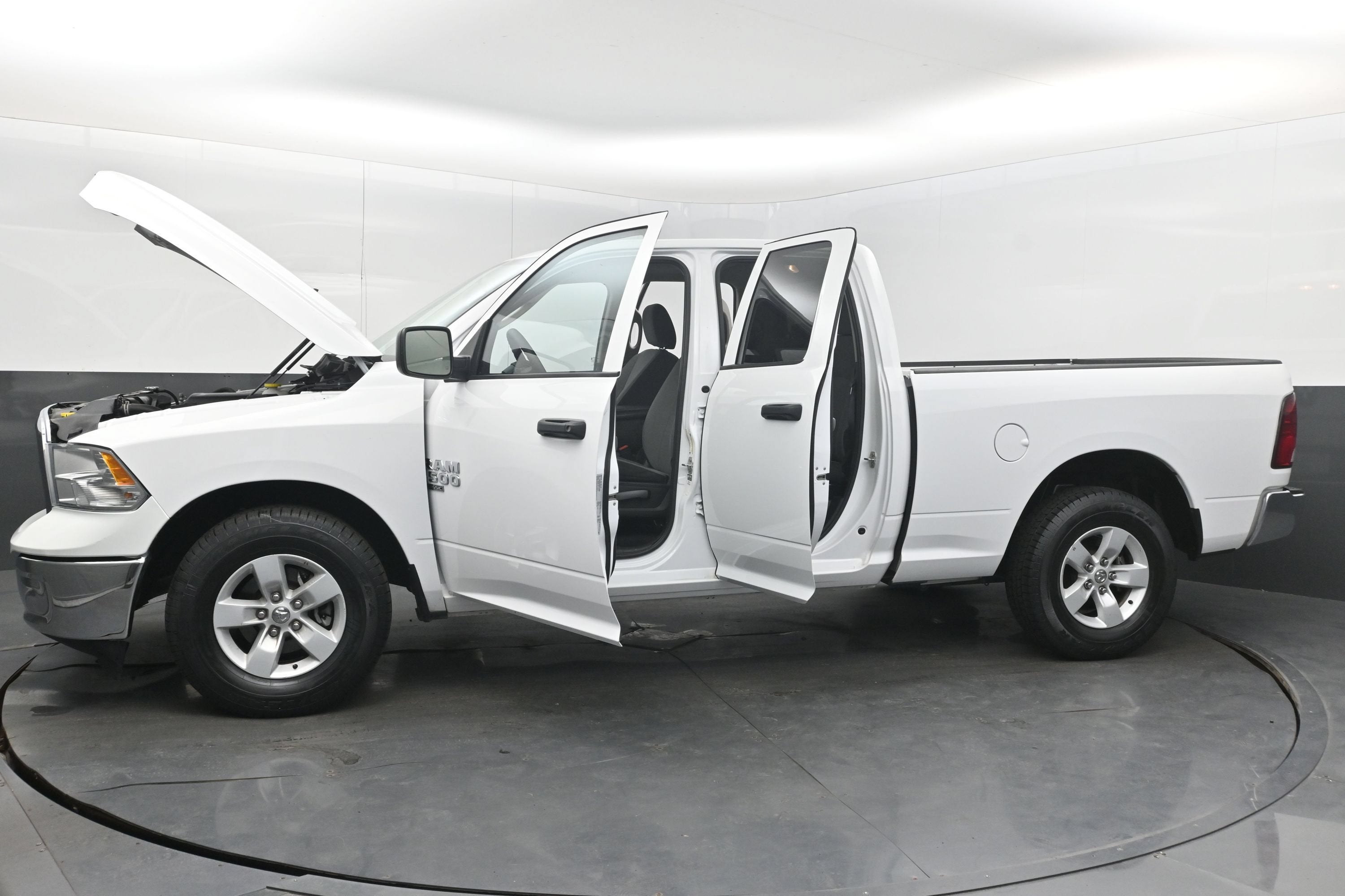 2024 RAM 1500 Classic SLT