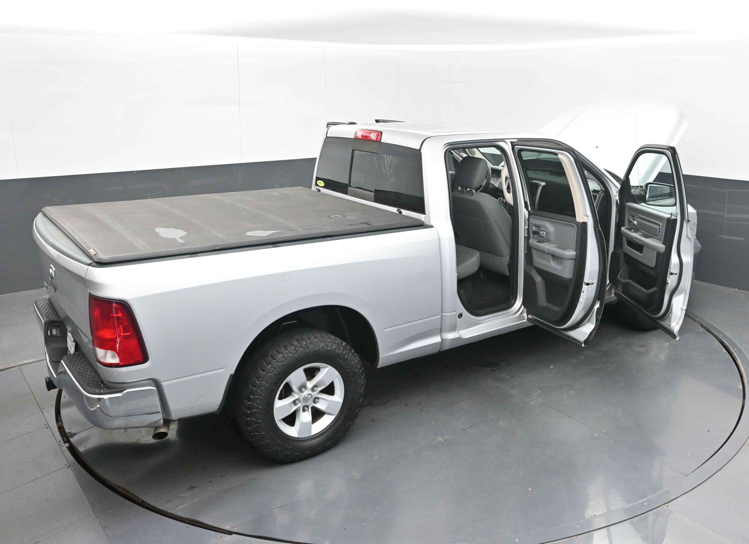2017 RAM 1500 SLT