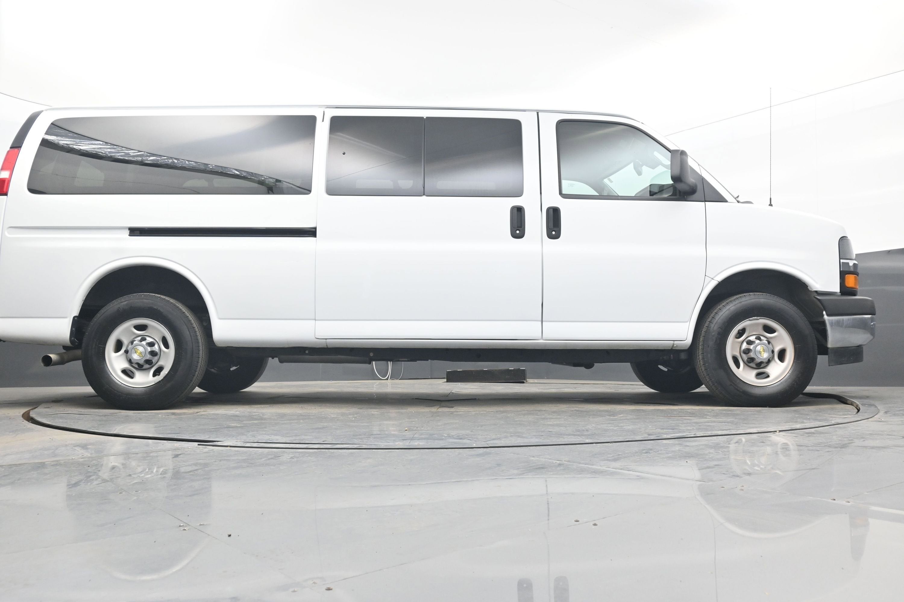 2024 Chevrolet Express Passenger LT