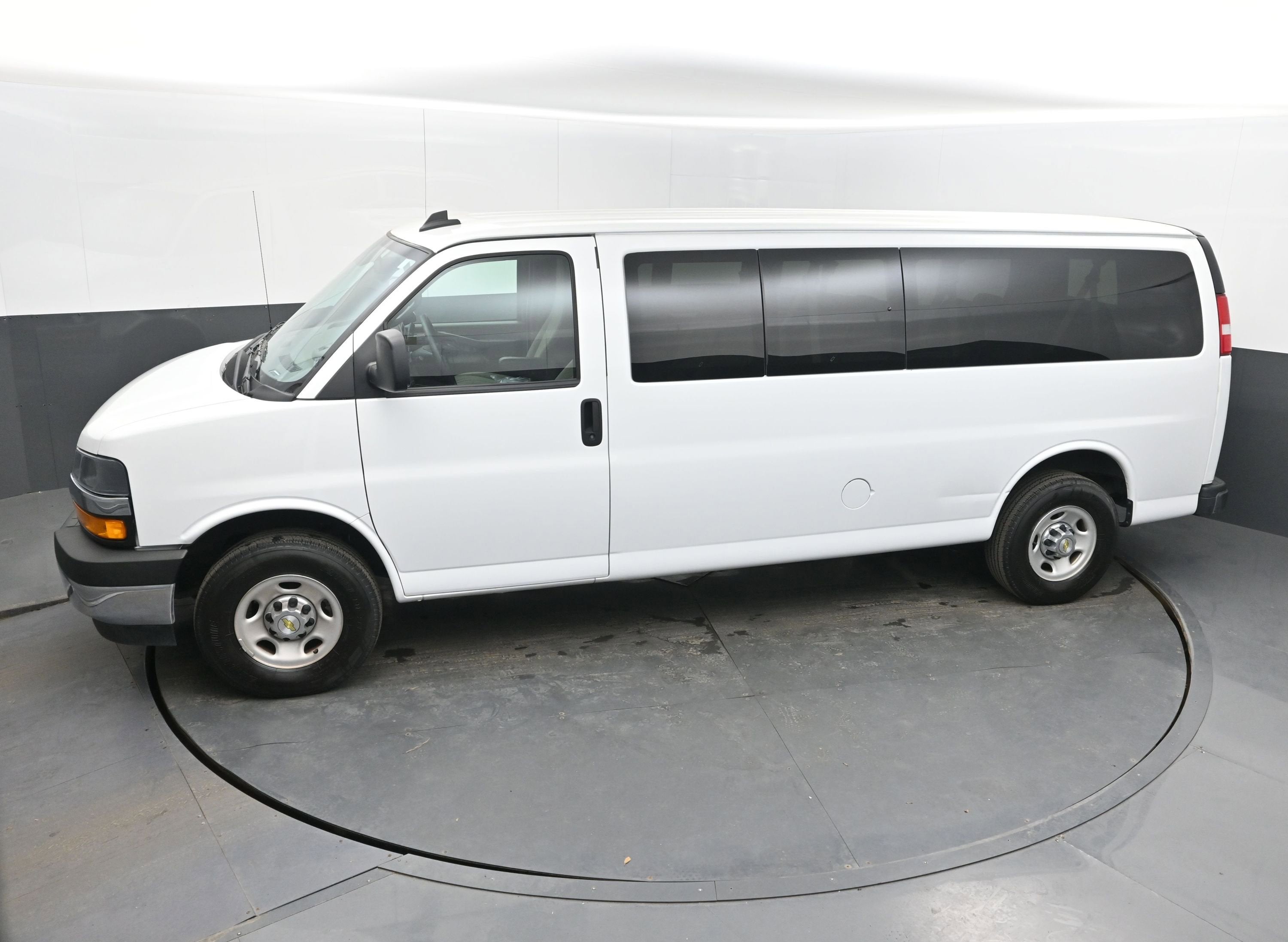 2024 Chevrolet Express Passenger LT
