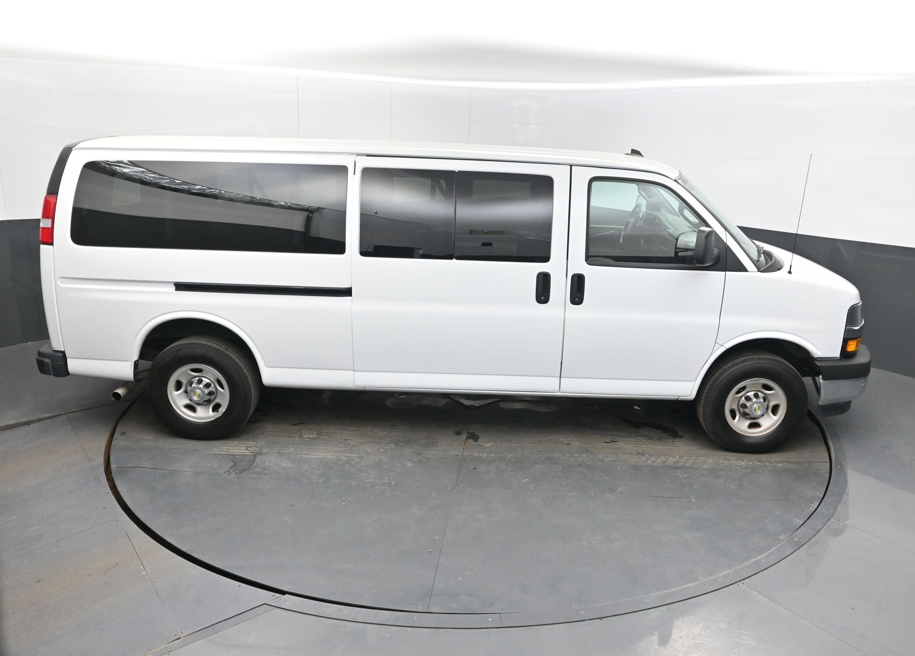 2024 Chevrolet Express Passenger LT