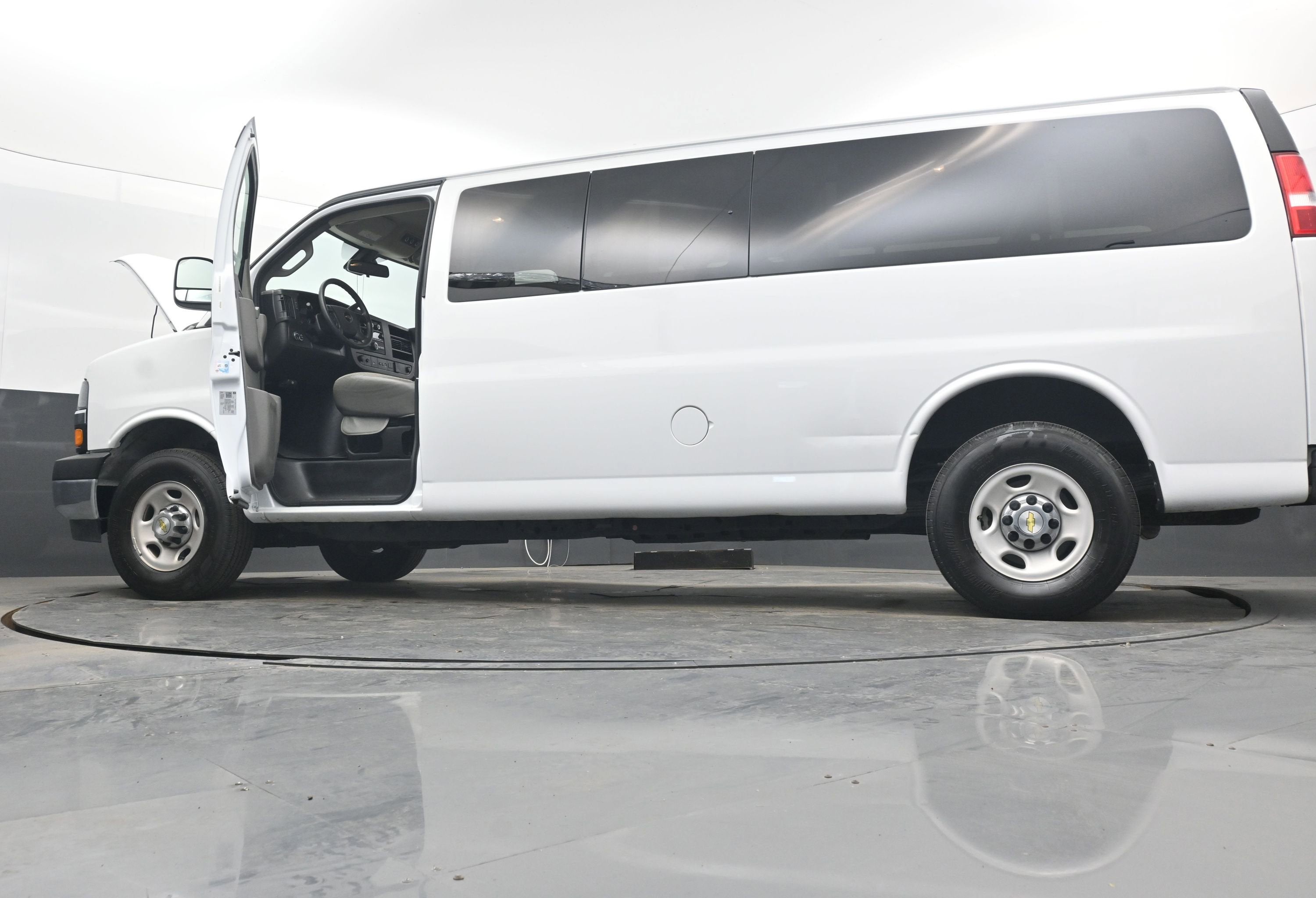 2024 Chevrolet Express Passenger LT