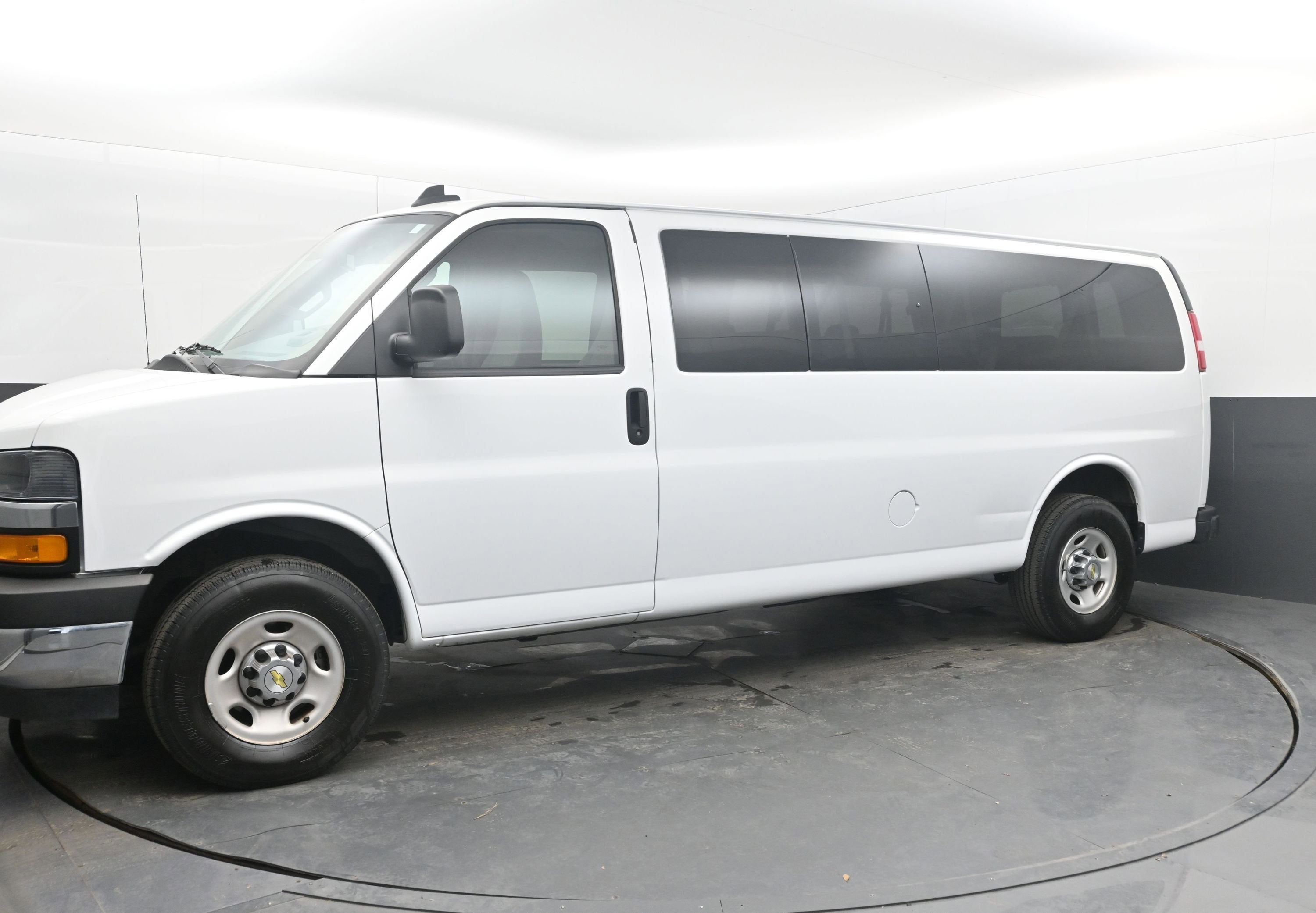 2024 Chevrolet Express Passenger LT