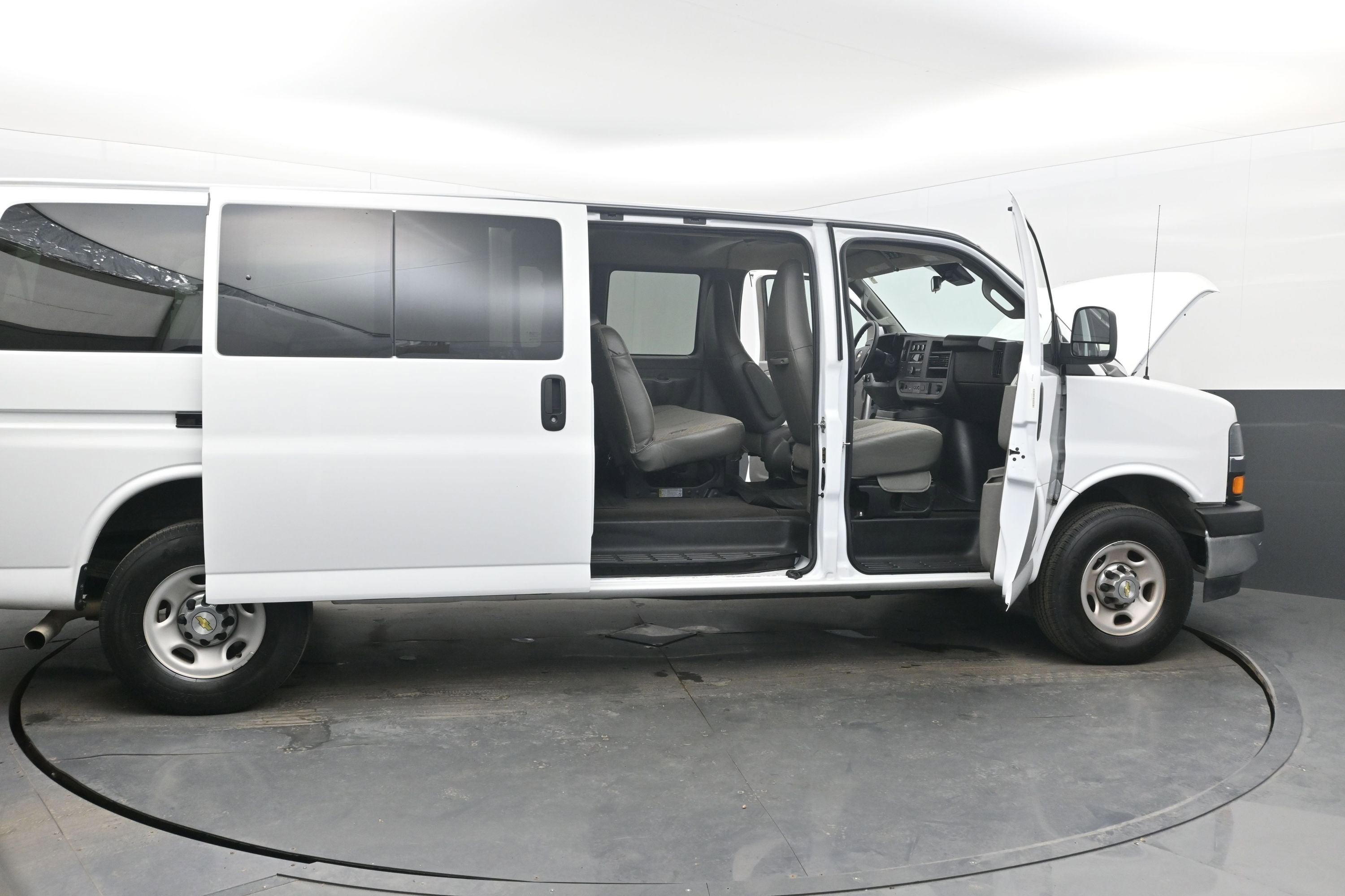 2024 Chevrolet Express Passenger LT